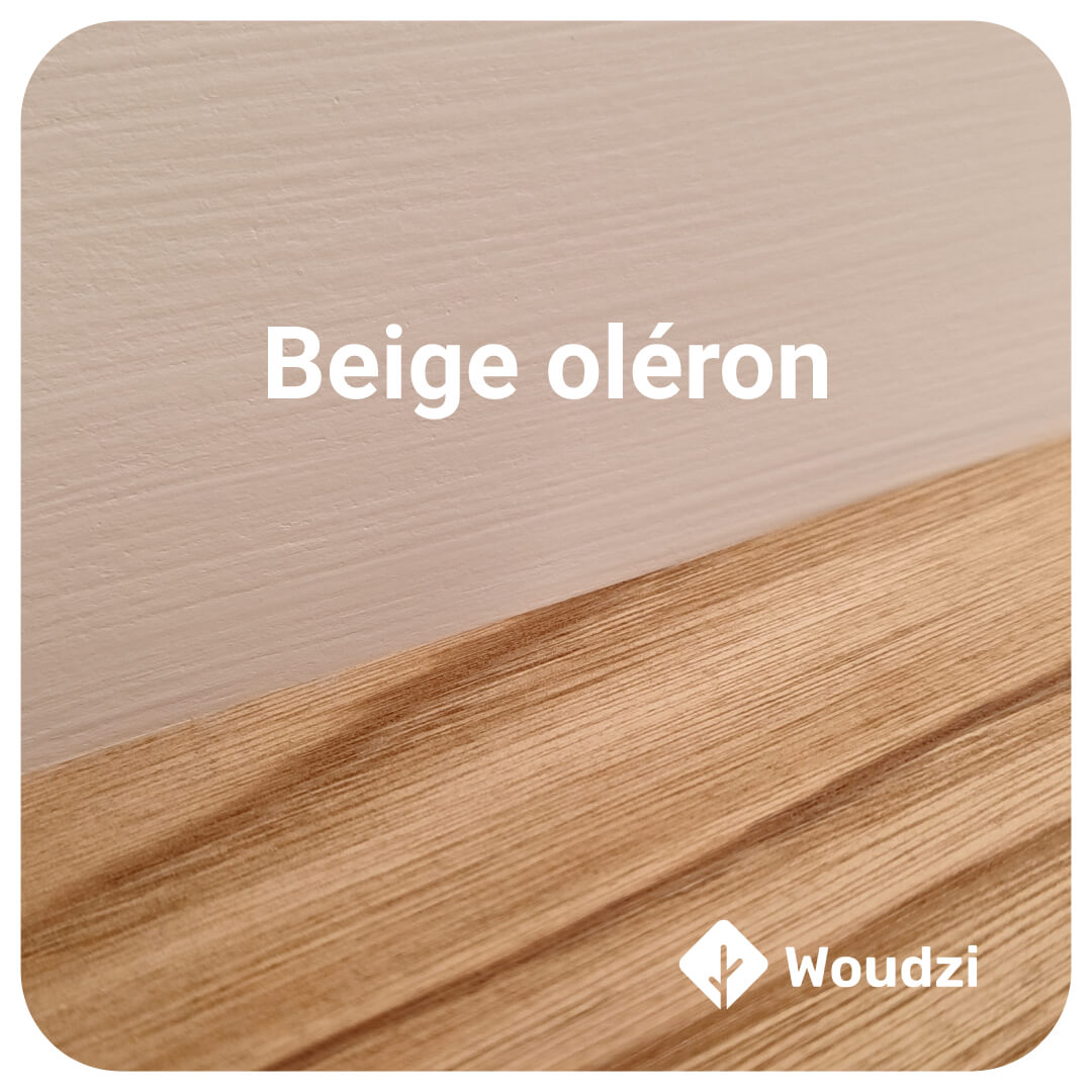 Échantillon de peuplier peint avec la peinture Algo Beige Oléron, assorti avec du châtaignier huilé (Rubio)