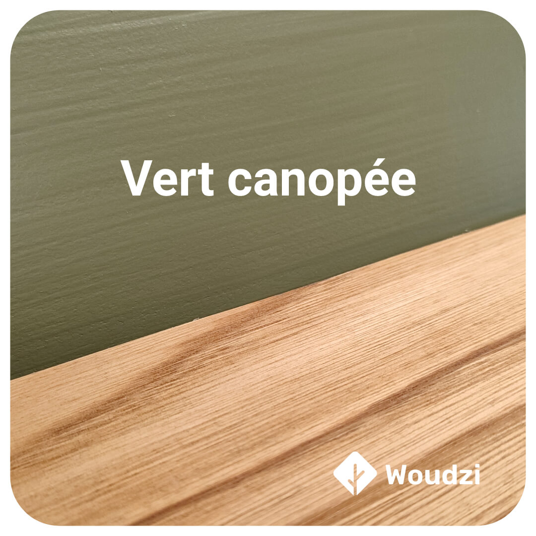 Échantillon de peuplier peint avec la peinture Algo Vert canopée, assorti avec du châtaignier huilé (Rubio)
